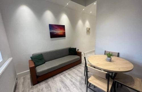 Harrow Road Apartment | Spacious 3BR/2BA w/lift - Central Maida Vale