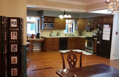Valley Station House | Spacious 3BR 3.5 Ba House with Pool