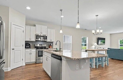 Ocean Isle Beach House | Spacious 3BR/3BA Townhome – Ideal for Groups, Near Beaches & Golf