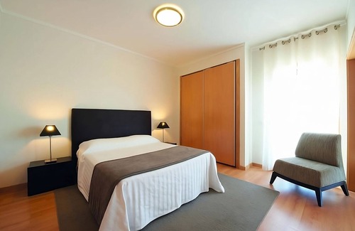 Olhao Hotel | Spacious 3BR Accommodation with Kitchen! Outdoor Swimming Pool, Pet-friendly!