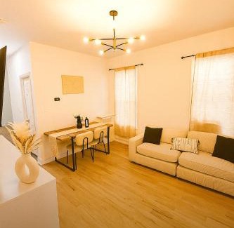 Weequahic Apartment | Spacious 3BR Apartment - 12min Newark Airport -Near NYC & Malls