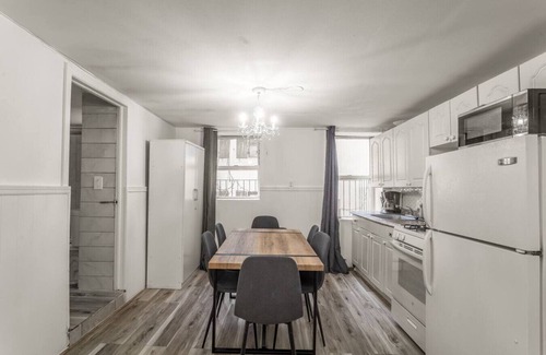 Rose Hill Apartment | Spacious 3BR Apt in Kips Bay - 5 Star Location!