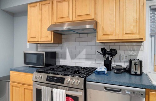 Southeast Yonkers Apartment | Spacious 3BR Apt Near MetroNorth