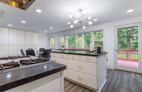 Sammamish House | Spacious 3BR Apt with Huge Yard near Two Lakes