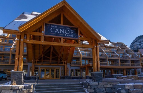 Banff Condo | Spacious 3BR Condo | Fully-Equipped Kitchen