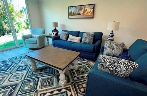 Sanibel Condo | Spacious 3BR + Den Sanibel Retreat | Walk to Beach & Lighthouse
