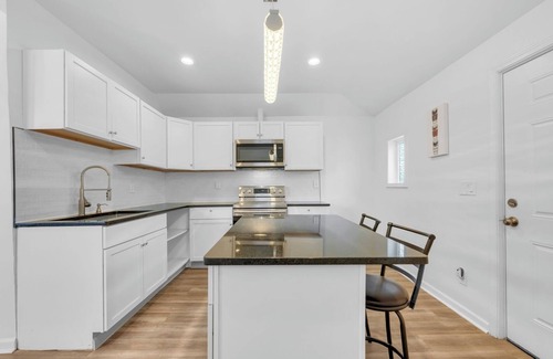 Mexicantown - Southwest Detroit Apartment | Spacious 3BR Detroit Apt | Sleeps 7 + WiFi