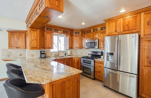 North Salt Lake Apartment | Spacious 3BR Extended Stay: Airport, Downtown, Ski