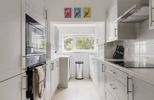 Fortune Green House | Spacious 3BR Flat | 9 Minutes to Kilburn Stn. | ST