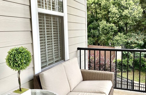 Old Town House | Spacious 3BR Getaway - Walkable to Downtown + Close to FSU & FAMU