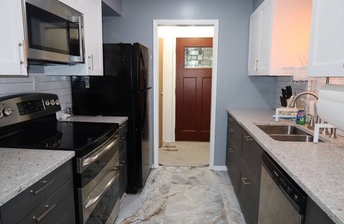 Warren House | Spacious 3BR Home/Smart TVs, Stocked Kitchen & Family Comfort
