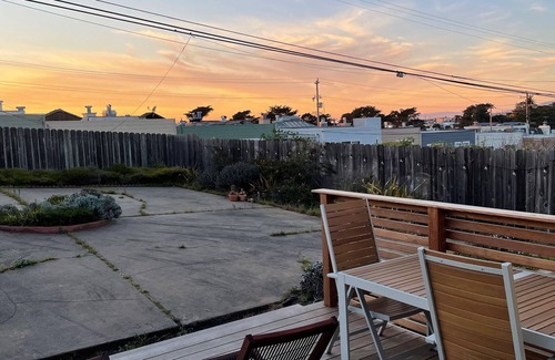 Parkside House | Spacious 3br home with yard, deck & sunset views ·