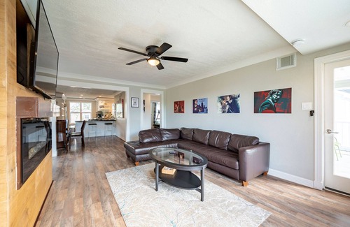 South Central Houston House | Spacious 3BR Home w/Parking Minutes from Downtown Houston