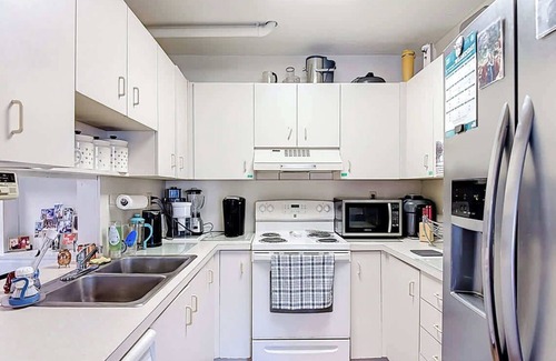 Fontainebleau House | Spacious 3BR Home with Pool Access