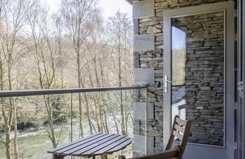 Backbarrow Apartment | Spacious 3BR in Backbarrow with Modern Amenities