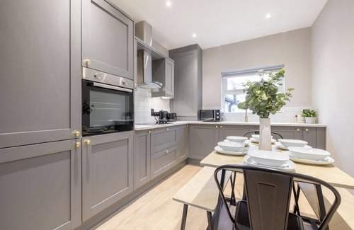Queens Quarter Apartment | Spacious 3BR in Queens Free Parking