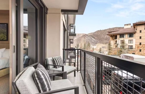 Snowmass Village Condo | Spacious 3BR luxury ski-in/ski-out Snowmass Village residence w/heated pool