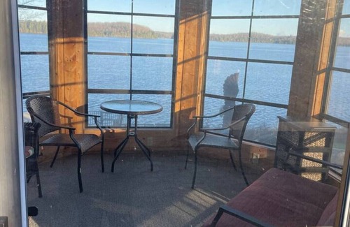 Republic House | Spacious 3BR Lakefront Home w Guest Garage-Dominium!