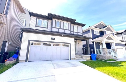 Calgary House | Spacious 3BR + Loft, 2.5B Retreat in Quiet Neighbourhood – Perfect for Families!