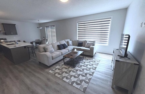 Calgary House | Spacious 3BR + Loft, 2.5B Retreat in Quiet Neighbourhood – Perfect for Families!