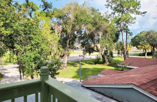 Trailer Estates Apartment | Spacious 3BR Near IMG – Great for Teams & Families