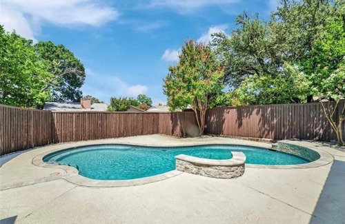 Richardson House | Spacious 3BR Oasis | Pool, Fire Pit & Family Fun