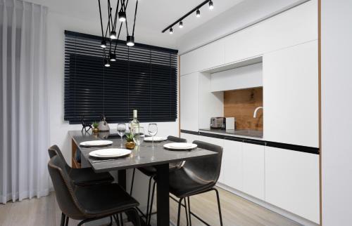 Tel Aviv Apartment | Spacious 3BR Penthouse with Jacuzzi on Rosthchild by HolyGuest