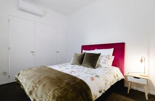 Wellington Apartment | Spacious 3BR Retreat on City Fringe w Free Parking