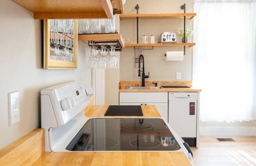 Beverly Condo | *Spacious 3BR Spooky Home|Salem+Beverly|Parking