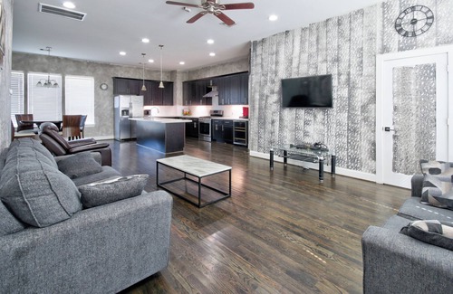 Midtown House | Spacious 3BR Townhouse - Walk to Midtown, Near Stadiums!