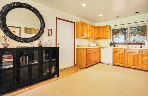 Locustville House | Spacious 3BR w/Dock on Working Farm w/Pool Table