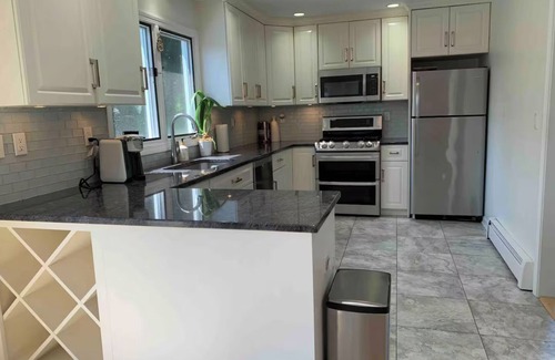 Milford House | Spacious 3BR w/pool and a min from Gulf beach in Milford CT