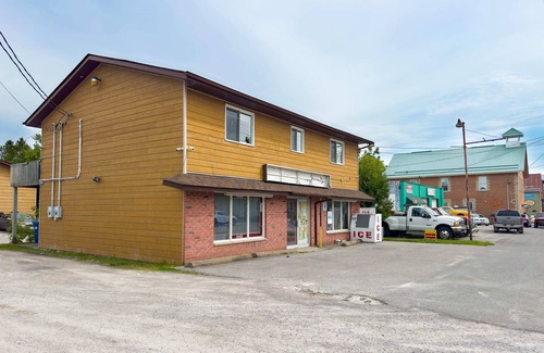 Bobcaygeon Apartment | Spacious 3BR Winter Getaway w/Parking—Bobcaygeon