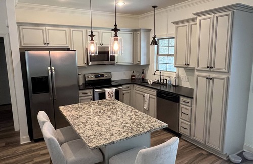 Starkville House | Spacious 3BR with 3 full bath on 1 acre approx 1.3 miles to Davis Wade!