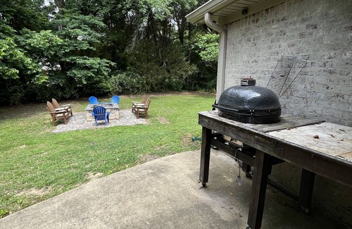 Starkville House | Spacious 3BR with 3 full bath on 1 acre approx 1.3 miles to Davis Wade!