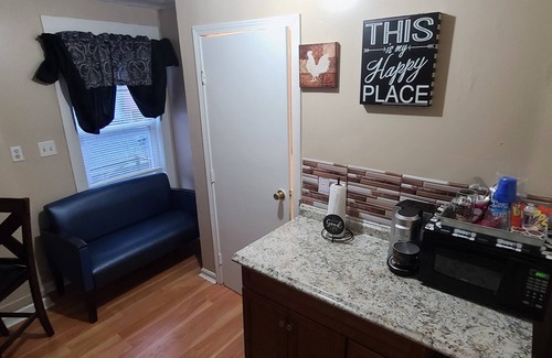 Hartford Apartment | Spacious 3rd floor 2bedroom apartment