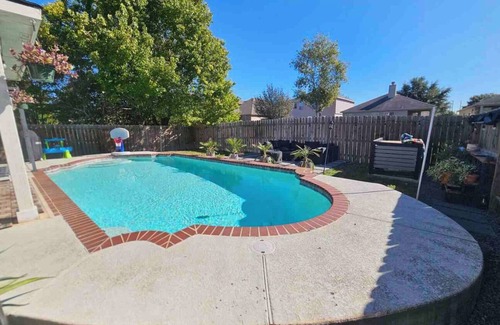 San Antonio House | Spacious 4 bed 2.5 bath Serenity Splash Villa in San Antonio with private pool