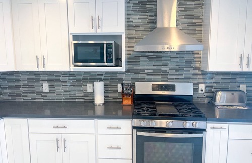 Santa Clara House | Spacious 4 Bed/4 Bath 2300ft Home Centrally-Located in heart of Silicon Valley
