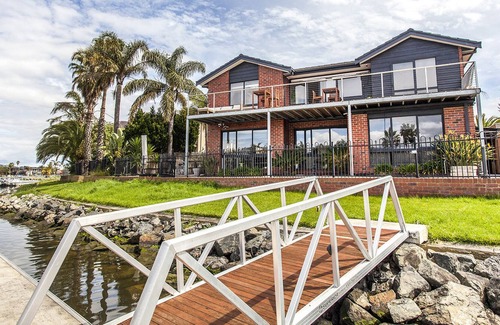 Patterson Lakes House | Spacious 4-Bed House with a Private Jetty