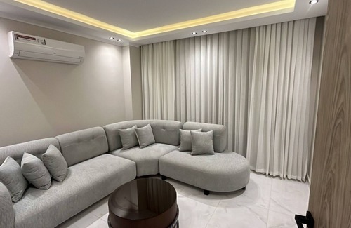 Al-'Umraniyah Apartment | Spacious 4-bedroom apartment in fabulous Giza Governorate with AC, WiFi