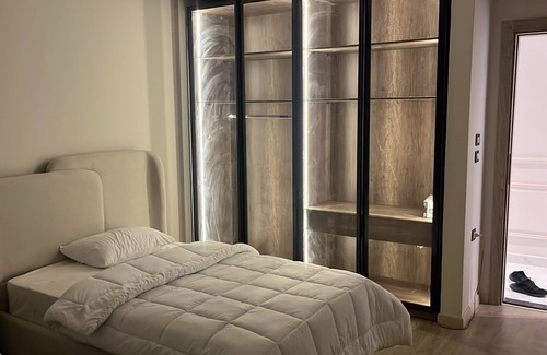 Al-'Umraniyah Apartment | Spacious 4-bedroom apartment in fabulous Giza Governorate with AC, WiFi