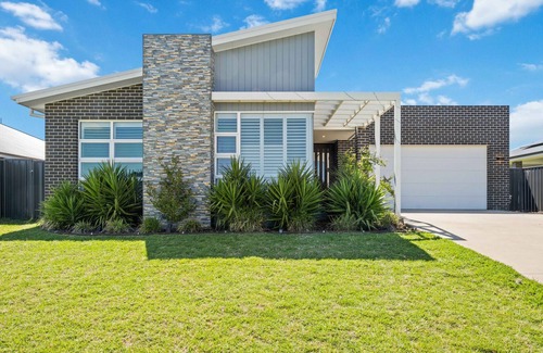 Orange House | Spacious 4-Bed Holiday Getaway