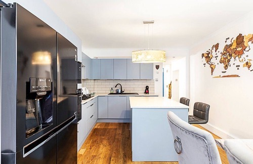 Aldgate House | Spacious 4-Bed House near Liverpool St