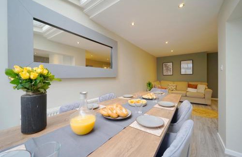 Wetherby House | Spacious 4 bed town house in central Wetherby, sleeps 9, perfect for contractors or groups
