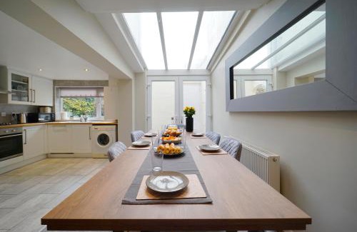 Wetherby House | Spacious 4 bed town house in central Wetherby, sleeps 9, perfect for contractors or groups
