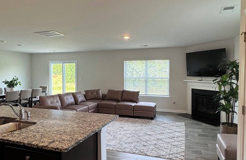 Boiling Springs House | Spacious 4-bedroom building in lovely Boiling Springs with WiFi, AC
