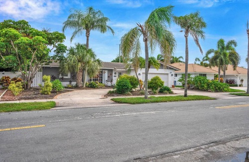 Imperial Point House | Spacious 4-bedroom House with Private Pool in fantastic Fort Lauderdale