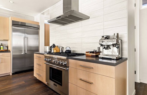 Sand Section House | Spacious 4-bedroom home in Manhattan Beach with Ocean Views