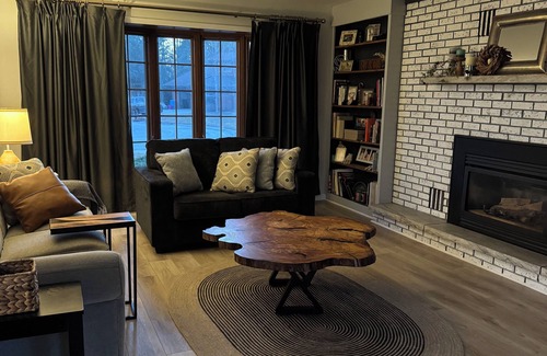 Fond du Lac House | Spacious 4-bedrm, 3 bath home in FDL, new kitchen, gym, WiFi, patio, 2 tv rooms