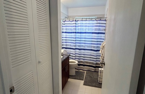 Miami Gardens House | Spacious 4 bedroom house with a sofa-bed in wonderful Miami Gardens with AC.
